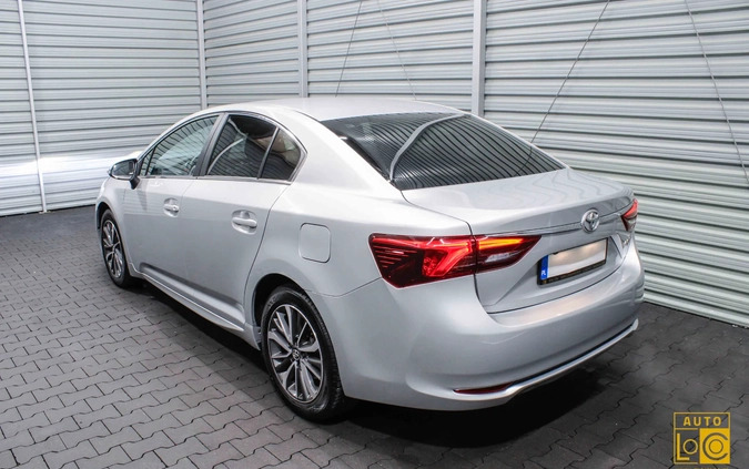 Toyota Avensis cena 77777 przebieg: 28900, rok produkcji 2016 z Stryków małe 562